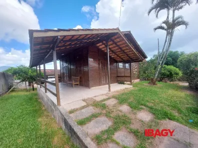 Casa com 3 Quartos para alugar, 210m² no Campeche, Florianópolis