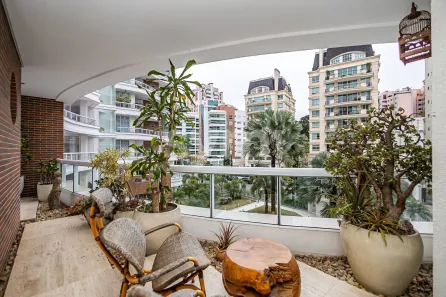 Apartamento com 3 Quartos para alugar, 234m² no Ahú, Curitiba