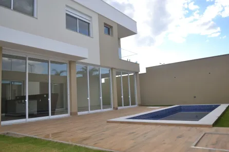 Sobrado com 4 Quartos à venda, 385m² no Gávea, Uberlândia