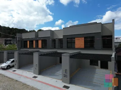 Sobrado com 3 Quartos à venda, 135m² no Anita Garibaldi, Joinville
