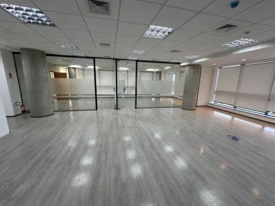 Sala Comercial para alugar, 212m² no Cambuí, Campinas