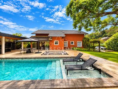 Casa de Condomínio com 4 Quartos à venda, 413m² no Itaipava, Petrópolis