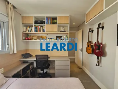 Apartamento com 4 Quartos à venda, 136m² no Vila Anastácio, São Paulo