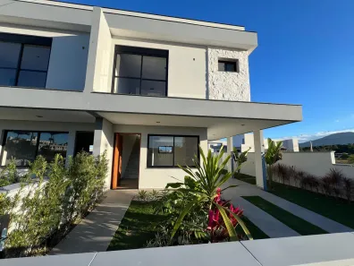 Sobrado com 3 Quartos à venda, 134m² no Forquilhas, São José