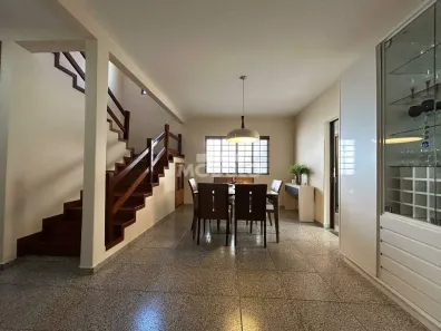 Casa com 3 Quartos à venda, 300m² no Santa Mônica, Uberlândia