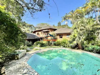 Sobrado com 5 Quartos para venda ou aluguel, 923m² no Vila Santo Antônio, Cotia
