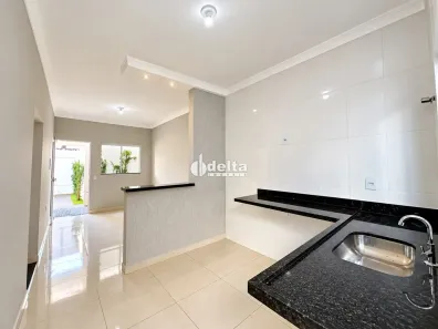 Casa com 2 Quartos à venda, 68m² no Novo Mundo, Uberlândia