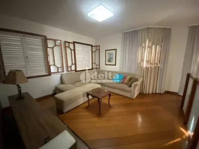 Ponto Comercial com 5 Quartos para alugar, 366m² no Brasil, Uberlândia