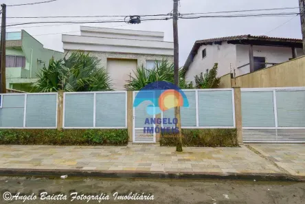 Sobrado com 3 Quartos à venda, 318m² no Centro, Peruíbe