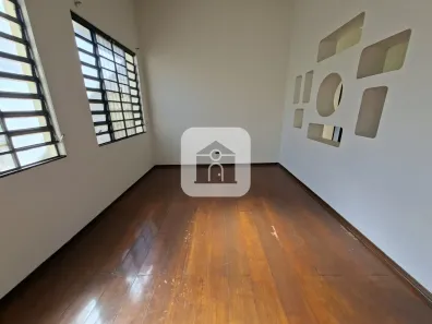 Casa com 3 Quartos para alugar, 200m² no Martins, Uberlândia