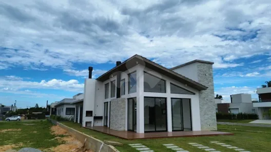 Casa de Condomínio com 3 Quartos à venda, 180m² no , Garopaba