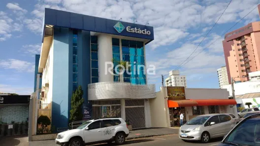 Prédio Comercial para alugar, 2000m² no Centro, Uberlândia