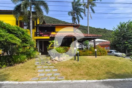 Casa de Condomínio com 5 Quartos à venda, 376m² no Itacoatiara, Niterói