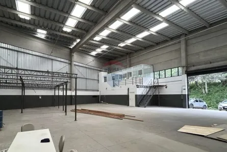 Galpão/Depósito/Armazém para alugar, 585m² no Loteamento Industrial Coral, Mauá