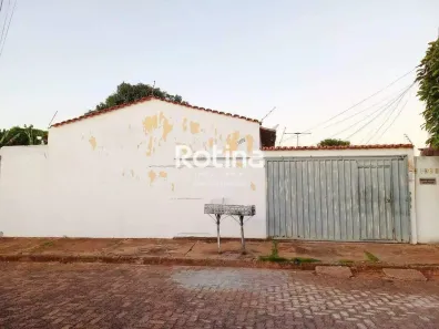Casa com 2 Quartos para alugar, 60m² no Tubalina, Uberlândia