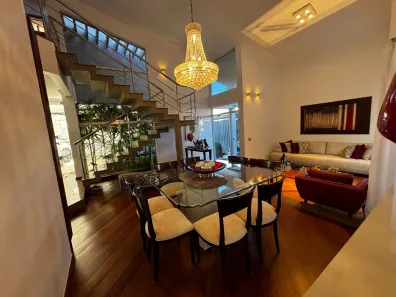 Casa com 4 Quartos à venda, 375m² no Santa Mônica, Uberlândia