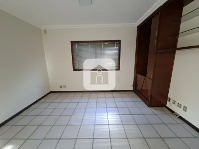 Casa com 4 Quartos para alugar, 216m² no Tabajaras, Uberlândia