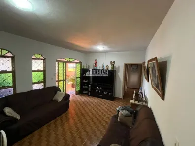 Casa com 3 Quartos à venda, 172m² no Lourdes, Uberaba