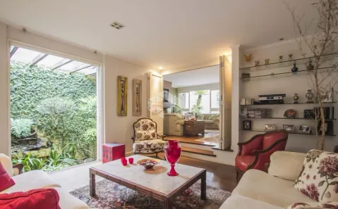 Casa com 4 Quartos à venda, 600m² no Três Figueiras, Porto Alegre