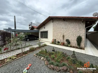 Casa com 6 Quartos à venda, 237m² no Saguaçu, Joinville