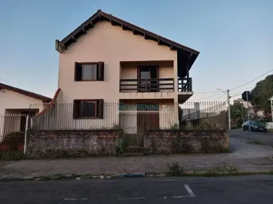 Sobrado com 4 Quartos à venda, 265m² no Vila Monte Carlo, Cachoeirinha