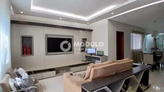 Casa com 3 Quartos à venda, 160m² no Santa Luzia, Uberlândia