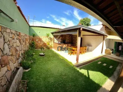 Casa de Condomínio com 3 Quartos à venda, 300m² no Serrinha, Goiânia