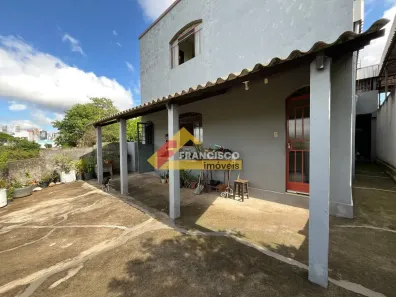 Casa com 5 Quartos para alugar, 326m² no Niterói, Divinópolis