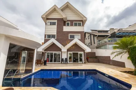 Casa com 3 Quartos para alugar, 364m² no Campo Comprido, Curitiba