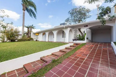 Casa com 3 Quartos à venda, 320m² no Cajuru, Curitiba