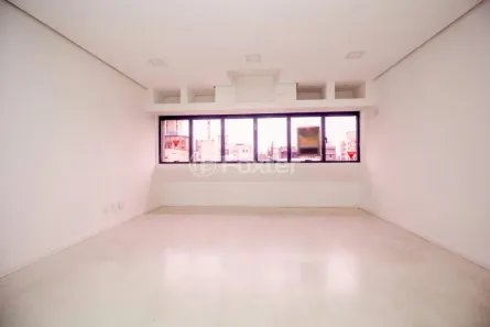 Sala Comercial à venda, 102m² no Passo da Areia, Porto Alegre