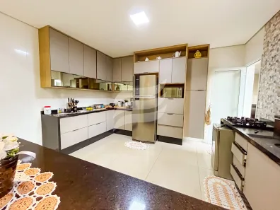 Casa de Condomínio com 3 Quartos à venda, 230m² no Aeroporto, Araçatuba