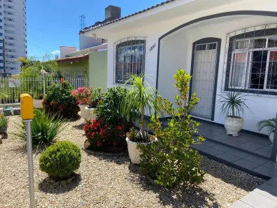 Casa com 3 Quartos à venda, 250m² no Barreiros, São José