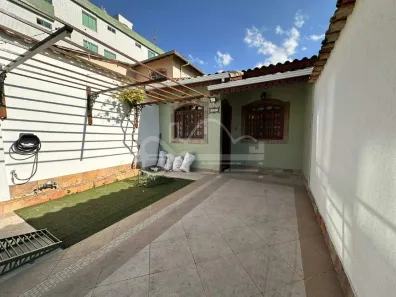 Casa com 2 Quartos para alugar, 90m² no Santa Amélia, Belo Horizonte