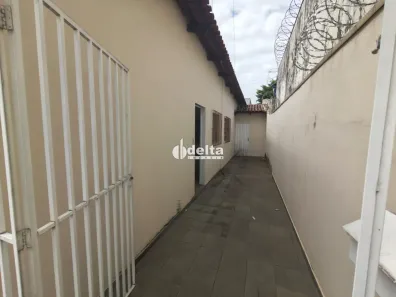 Casa com 3 Quartos para alugar, 96m² no Nossa Senhora Aparecida, Uberlândia