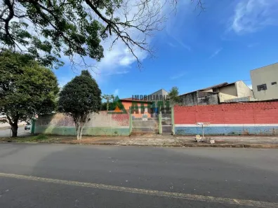 Casa com 3 Quartos para alugar, 130m² no Hedy, Londrina