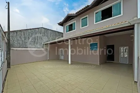 Casa com 5 Quartos à venda, 215m² no Centro, Peruíbe