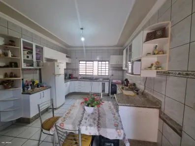 Casa com 4 Quartos à venda, 210m² no Jardim Novo Bongiovani, Presidente Prudente