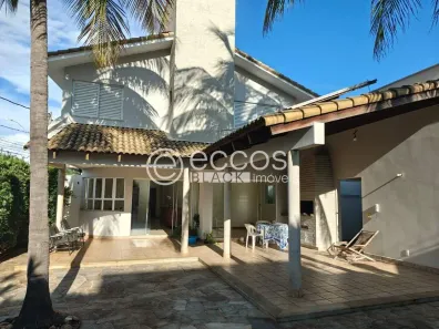 Casa com 4 Quartos à venda, 305m² no Jardim Karaíba, Uberlândia