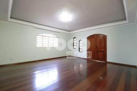 Casa com 4 Quartos para alugar, 470m² no Marta Helena, Uberlândia