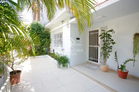 Casa com 4 Quartos à venda, 300m² no Passo da Areia, Porto Alegre