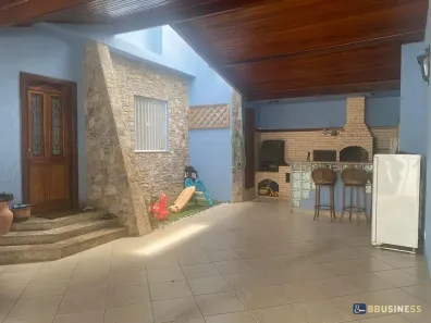 Casa com 4 Quartos à venda, 250m² no Centro, Campos dos Goytacazes