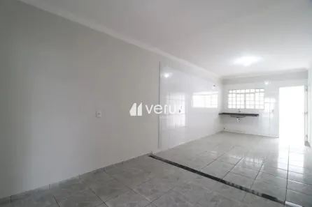 Casa com 2 Quartos para alugar, 80m² no Jardim Europa, Uberlândia