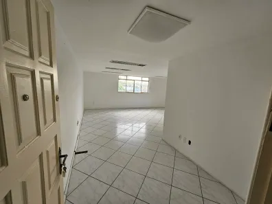 Sala Comercial com 1 Quarto para alugar, 47m² no Centro, Macaé