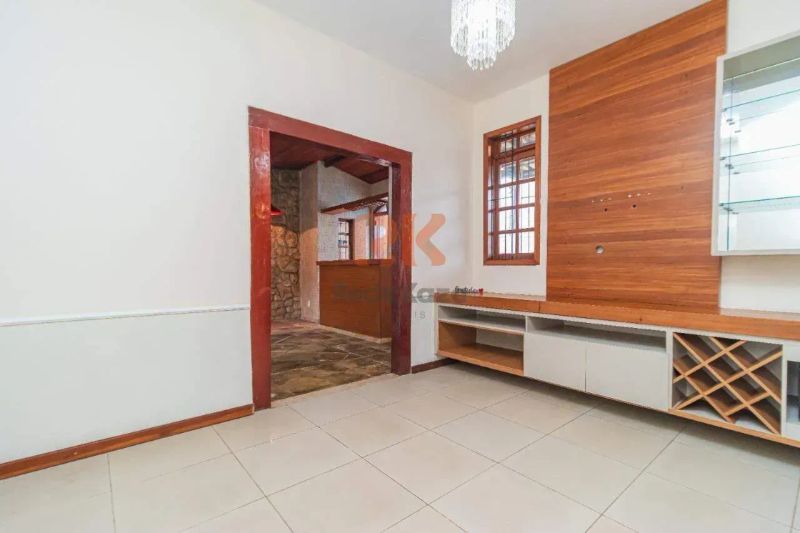 Casa com 4 quartos — Itapoã, Belo Horizonte