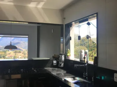 Casa de Condomínio com 3 Quartos à venda, 150m² no Nogueira, Petrópolis