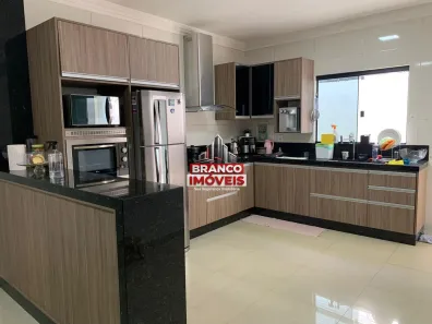 Casa com 3 Quartos à venda, 250m² no Vila São José, Brasília