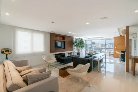Apartamento com 3 Quartos para alugar, 194m² no Bela Vista, Porto Alegre