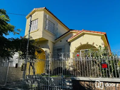 Casa com 3 Quartos à venda, 220m² no Petrópolis, Porto Alegre
