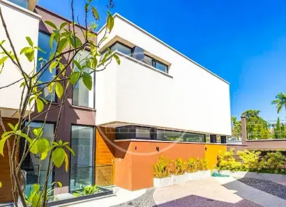 Sobrado com 4 Quartos à venda, 350m² no Jardim Cordeiro, São Paulo
